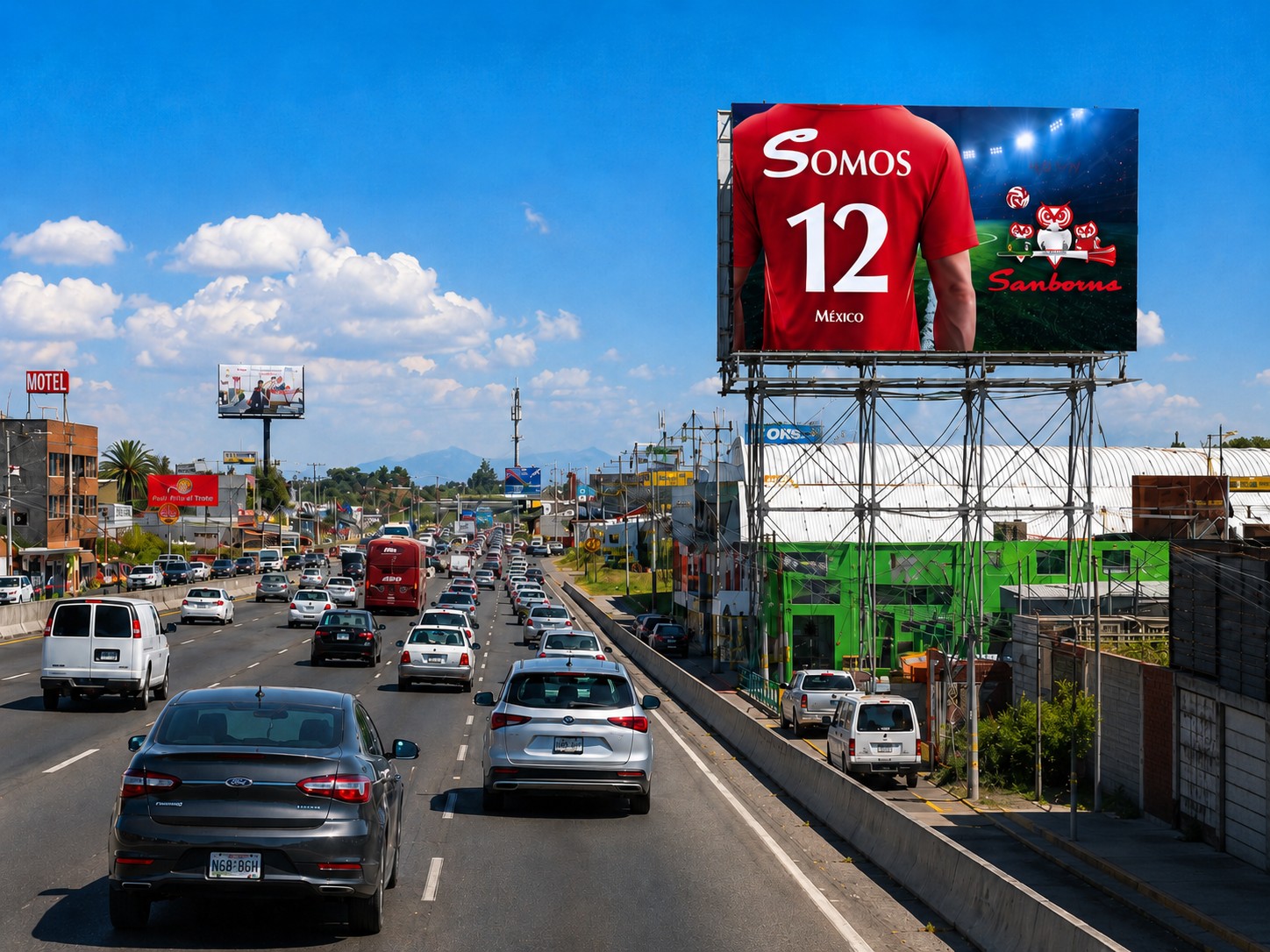 Cartelera publicitaria de Sanborns en una avenida de alto flujo vehicular